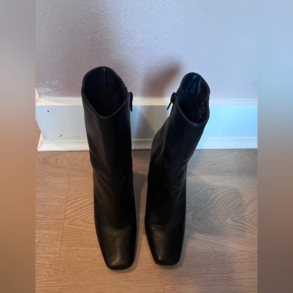Steve Madden Lourde Square Toe Boot Size 8